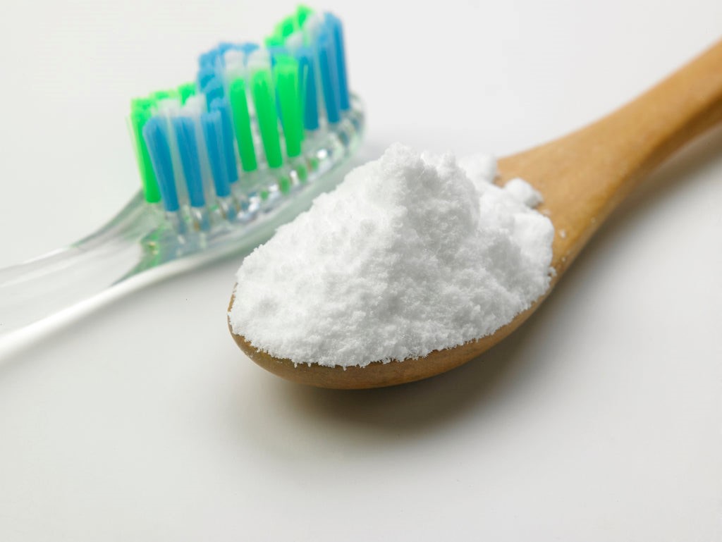 سفید کردن دندان ها با پودر و خمیر دندان سفید کننده