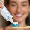 راهنمای انتخاب بهترین مسواک و خمیر دندان برای دندان‌های لمینت شده